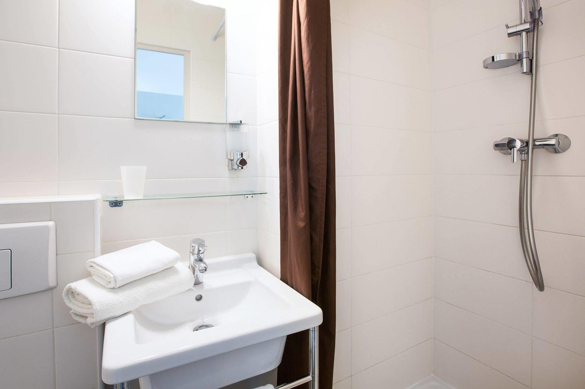 Hotel Le Figuier Ivry-sur-Seine Esterno foto