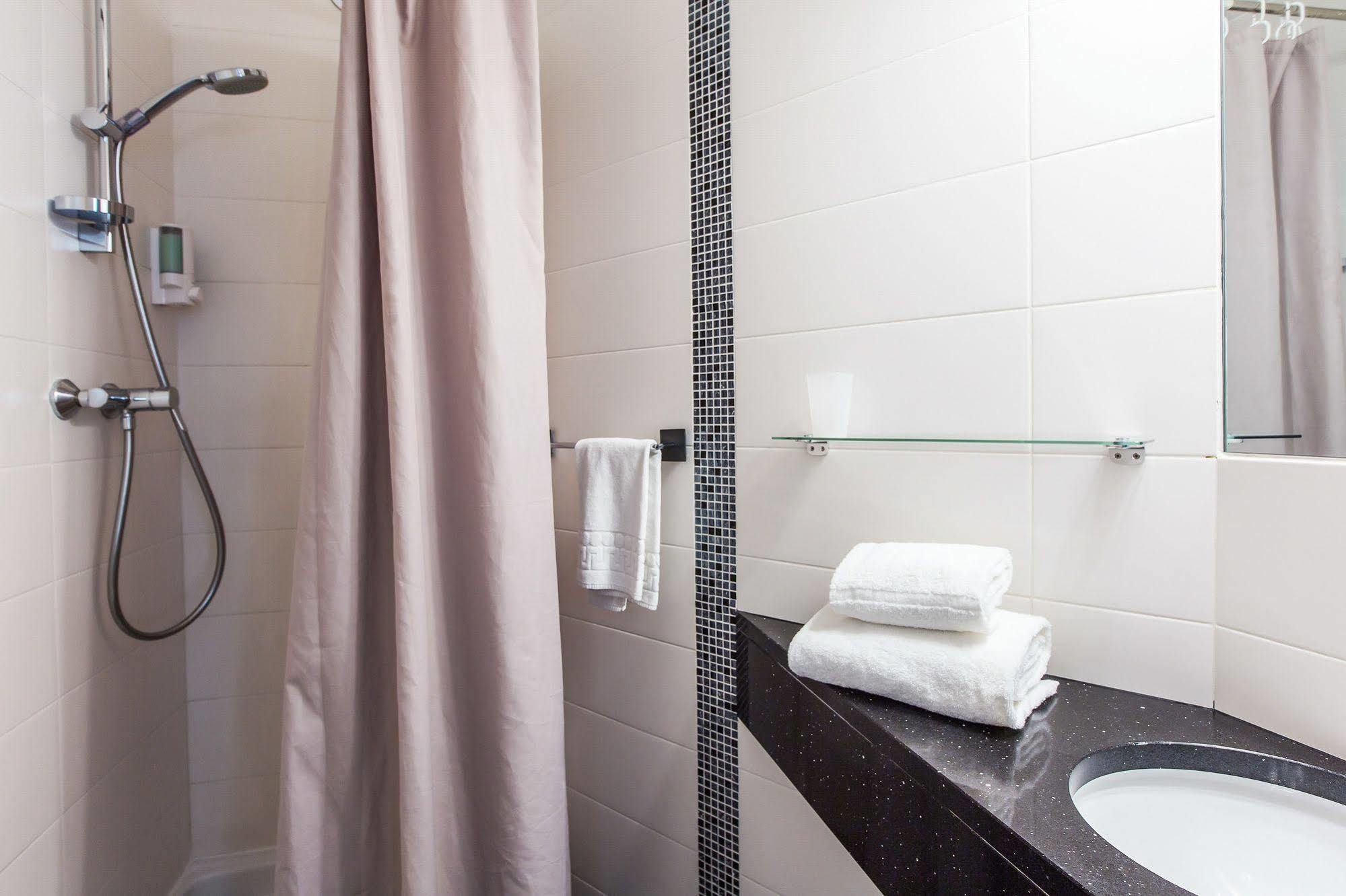 Hotel Le Figuier Ivry-sur-Seine Esterno foto